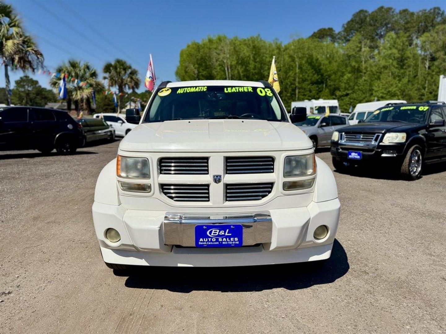 2008 White /Black Dodge Nitro (1D8GT58698W) with an 4.0l V6 SFI 4.0l engine, Automatic transmission, located at 745 East Steele Rd., West Columbia, SC, 29170, (803) 755-9148, 33.927212, -81.148483 - Photo#1