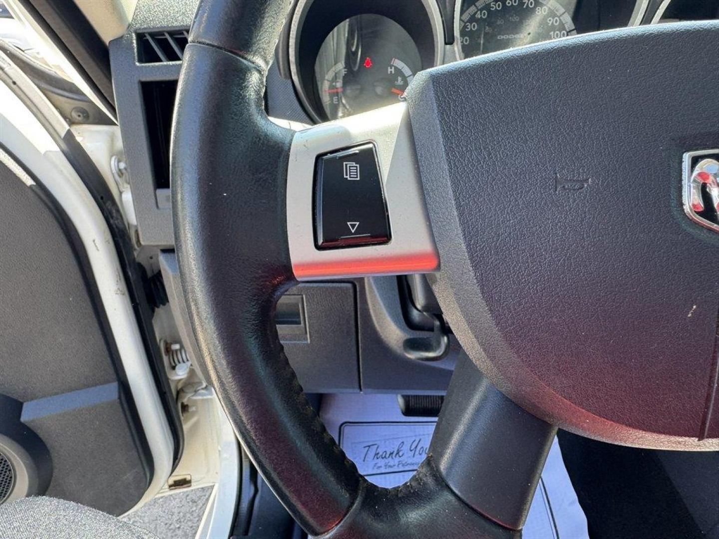 2008 White /Black Dodge Nitro (1D8GT58698W) with an 4.0l V6 SFI 4.0l engine, Automatic transmission, located at 745 East Steele Rd., West Columbia, SC, 29170, (803) 755-9148, 33.927212, -81.148483 - Photo#8
