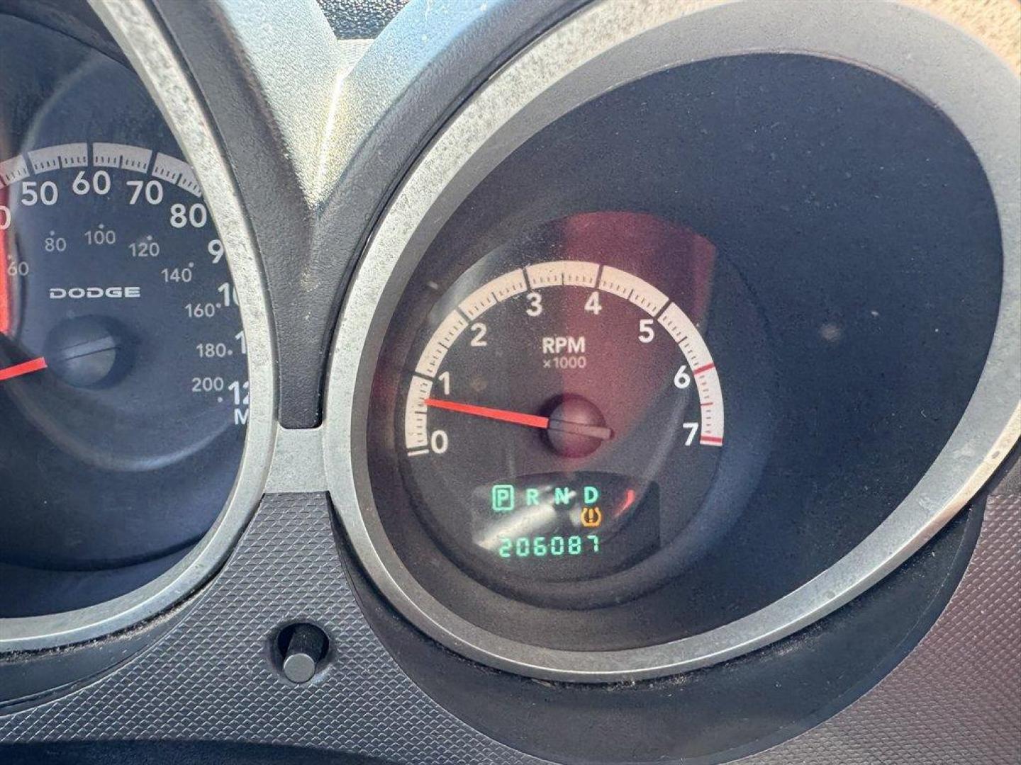 2008 White /Black Dodge Nitro (1D8GT58698W) with an 4.0l V6 SFI 4.0l engine, Automatic transmission, located at 745 East Steele Rd., West Columbia, SC, 29170, (803) 755-9148, 33.927212, -81.148483 - Photo#10