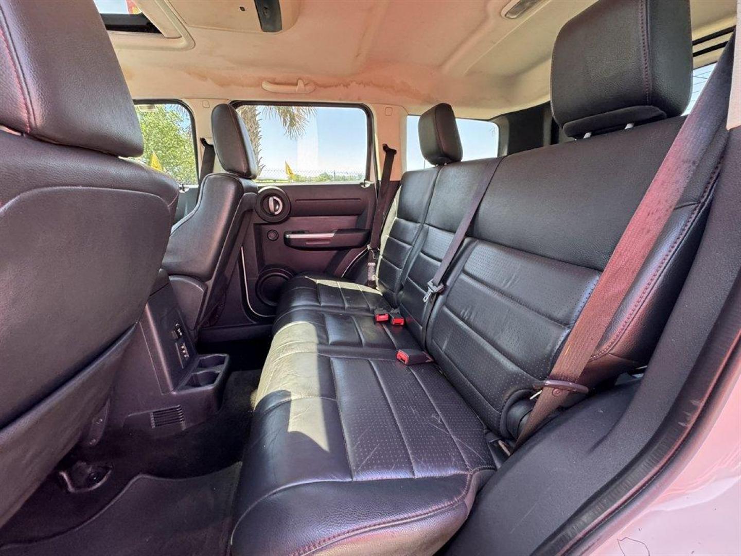 2008 White /Black Dodge Nitro (1D8GT58698W) with an 4.0l V6 SFI 4.0l engine, Automatic transmission, located at 745 East Steele Rd., West Columbia, SC, 29170, (803) 755-9148, 33.927212, -81.148483 - Photo#20