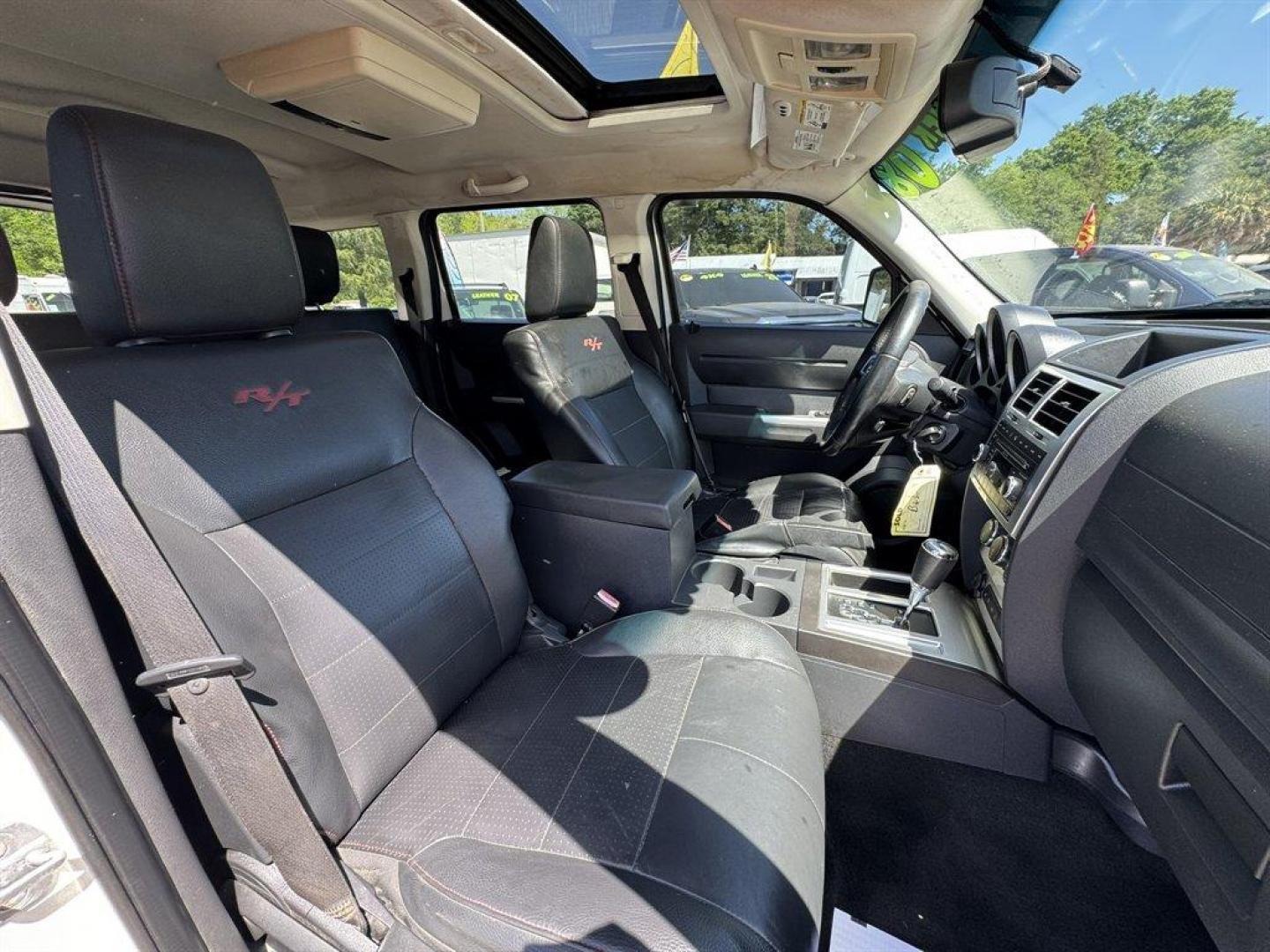 2008 White /Black Dodge Nitro (1D8GT58698W) with an 4.0l V6 SFI 4.0l engine, Automatic transmission, located at 745 East Steele Rd., West Columbia, SC, 29170, (803) 755-9148, 33.927212, -81.148483 - Photo#24