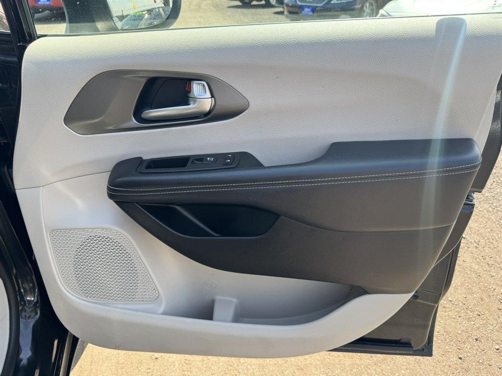 2023 Black /Black Chrysler Pacifica (2C4RC1BG8PR) with an 3.6l V6 Smpi Dohc VVT 3.6 engine, Automatic transmission, located at 745 East Steele Rd., West Columbia, SC, 29170, (803) 755-9148, 33.927212, -81.148483 - Photo#26