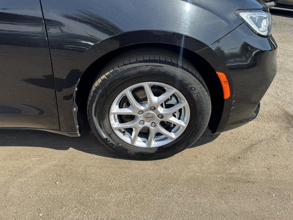 2023 Black /Black Chrysler Pacifica (2C4RC1BG8PR) with an 3.6l V6 Smpi Dohc VVT 3.6 engine, Automatic transmission, located at 745 East Steele Rd., West Columbia, SC, 29170, (803) 755-9148, 33.927212, -81.148483 - Photo#30