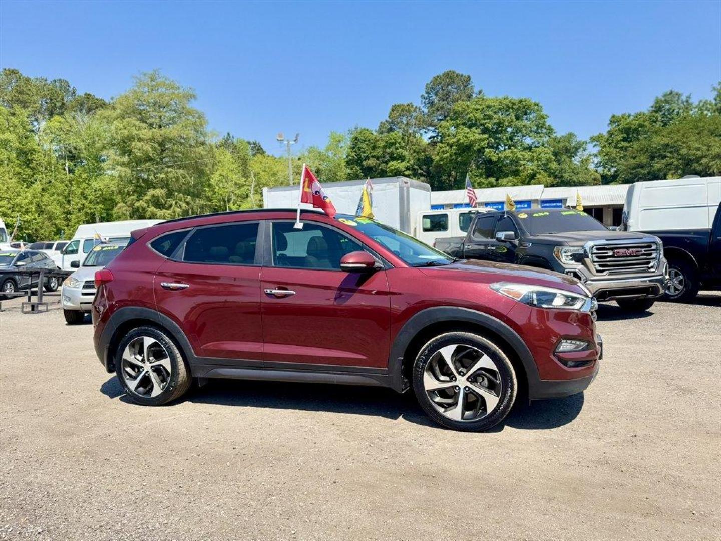 2016 Red /Grey Hyundai Tucson (KM8J33A23GU) with an 1.6l I-4 DI Dohc Cvvt T/C engine, Automatic transmission, located at 745 East Steele Rd., West Columbia, SC, 29170, (803) 755-9148, 33.927212, -81.148483 - Photo#2
