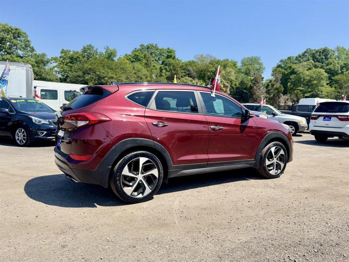 2016 Red /Grey Hyundai Tucson (KM8J33A23GU) with an 1.6l I-4 DI Dohc Cvvt T/C engine, Automatic transmission, located at 745 East Steele Rd., West Columbia, SC, 29170, (803) 755-9148, 33.927212, -81.148483 - Photo#5