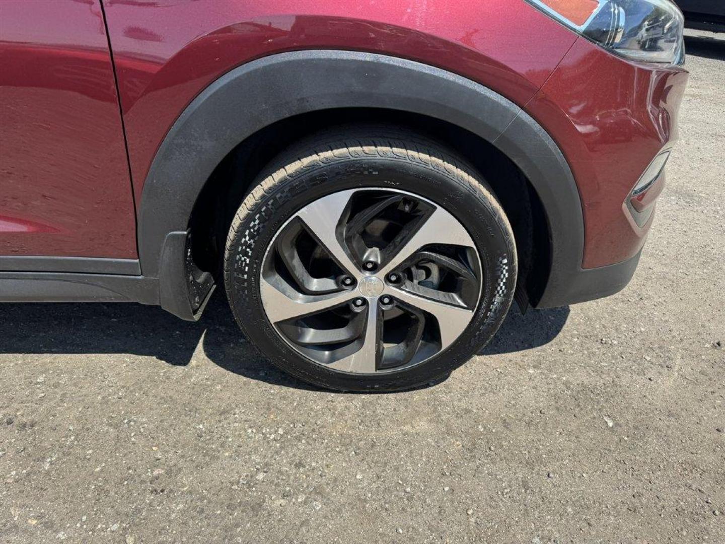 2016 Red /Grey Hyundai Tucson (KM8J33A23GU) with an 1.6l I-4 DI Dohc Cvvt T/C engine, Automatic transmission, located at 745 East Steele Rd., West Columbia, SC, 29170, (803) 755-9148, 33.927212, -81.148483 - Photo#33