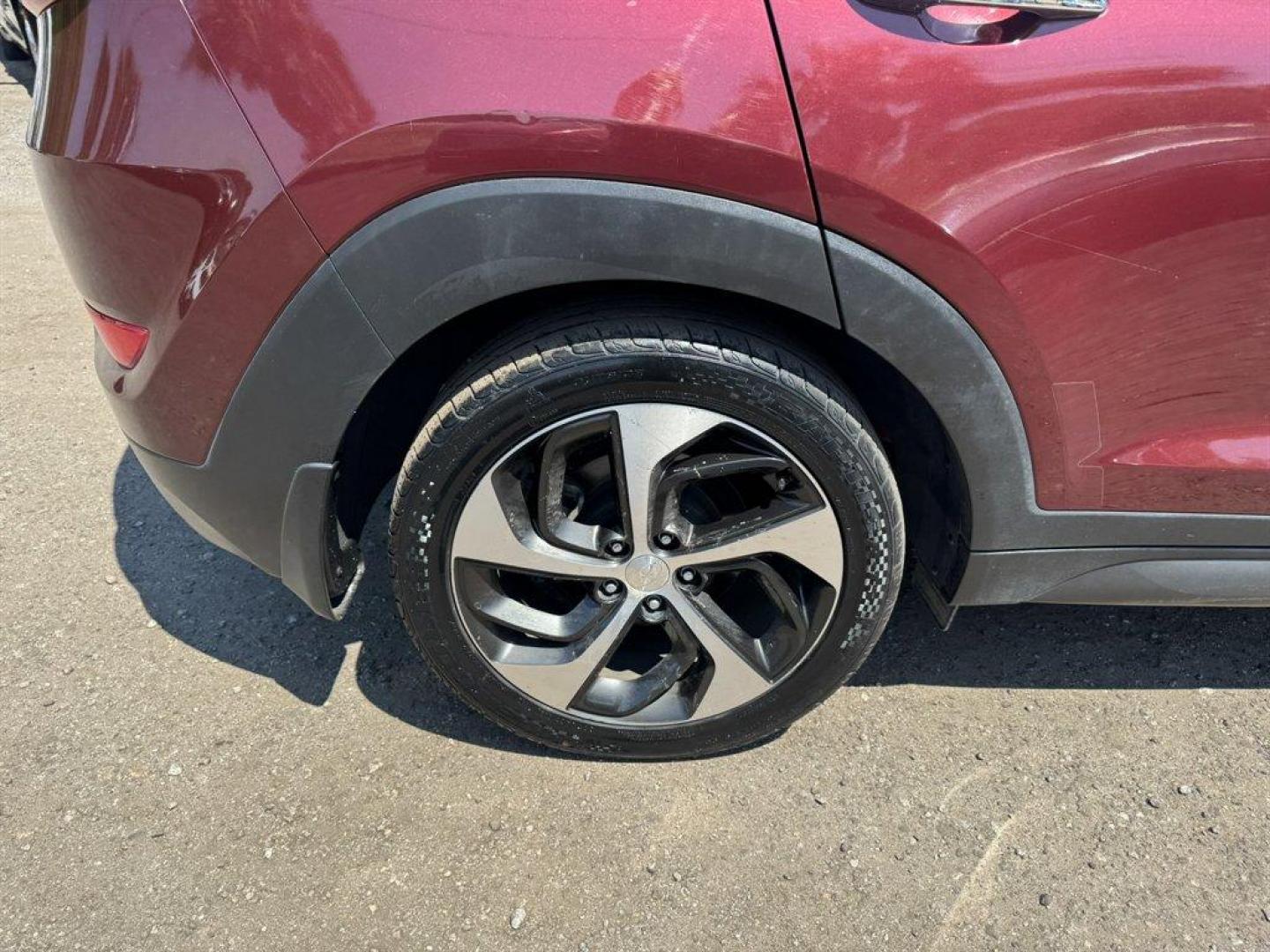 2016 Red /Grey Hyundai Tucson (KM8J33A23GU) with an 1.6l I-4 DI Dohc Cvvt T/C engine, Automatic transmission, located at 745 East Steele Rd., West Columbia, SC, 29170, (803) 755-9148, 33.927212, -81.148483 - Photo#34