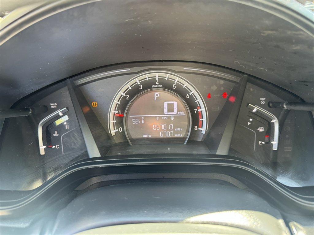 2018 White /Taupe Honda CR-V (2HKRW5H31JH) with an 2.4l I-4 DI Dohc 2.4l engine, Automatic transmission, located at 745 East Steele Rd., West Columbia, SC, 29170, (803) 755-9148, 33.927212, -81.148483 - Photo#10