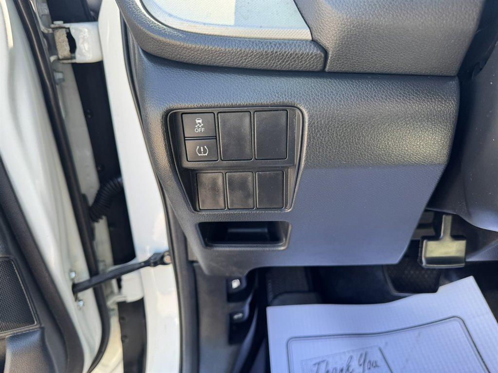 2018 White /Taupe Honda CR-V (2HKRW5H31JH) with an 2.4l I-4 DI Dohc 2.4l engine, Automatic transmission, located at 745 East Steele Rd., West Columbia, SC, 29170, (803) 755-9148, 33.927212, -81.148483 - Photo#15