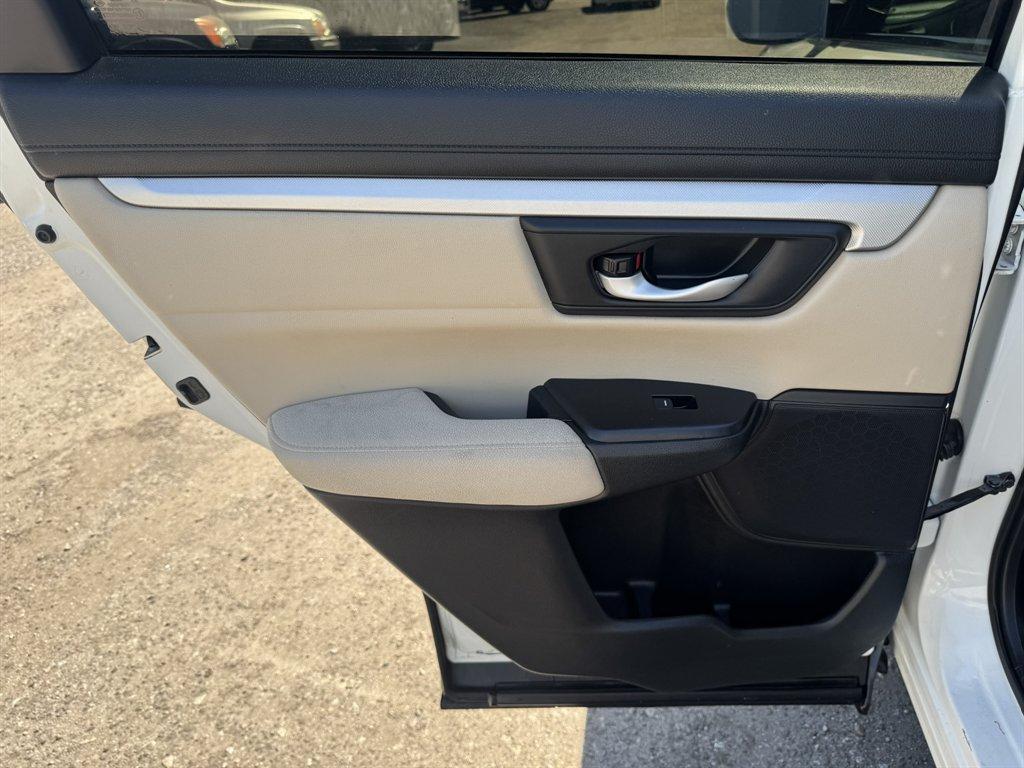 2018 White /Taupe Honda CR-V (2HKRW5H31JH) with an 2.4l I-4 DI Dohc 2.4l engine, Automatic transmission, located at 745 East Steele Rd., West Columbia, SC, 29170, (803) 755-9148, 33.927212, -81.148483 - Photo#19