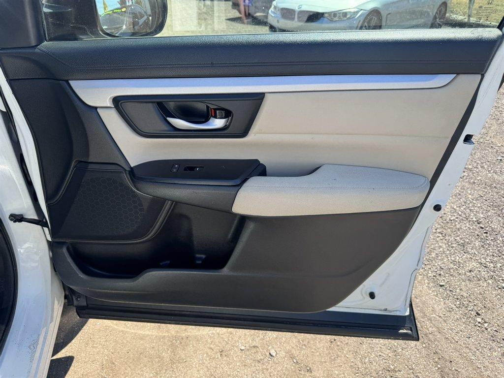 2018 White /Taupe Honda CR-V (2HKRW5H31JH) with an 2.4l I-4 DI Dohc 2.4l engine, Automatic transmission, located at 745 East Steele Rd., West Columbia, SC, 29170, (803) 755-9148, 33.927212, -81.148483 - Photo#23