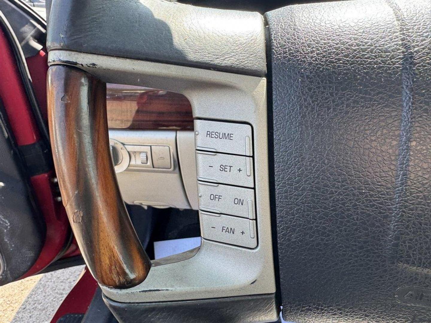 2007 Red /Tan Lincoln MKZ (3LNHM26T17R) with an 3.5l V6 SFI Dohc 24v 3.5l engine, Auto transmission, located at 745 East Steele Rd., West Columbia, SC, 29170, (803) 755-9148, 33.927212, -81.148483 - Photo#8