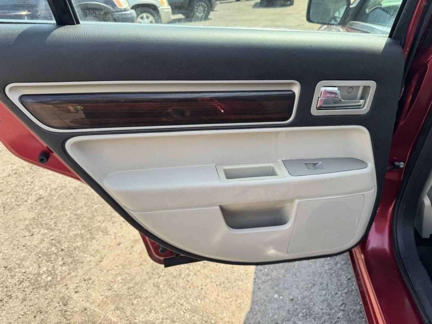 2007 Red /Tan Lincoln MKZ (3LNHM26T17R) with an 3.5l V6 SFI Dohc 24v 3.5l engine, Auto transmission, located at 745 East Steele Rd., West Columbia, SC, 29170, (803) 755-9148, 33.927212, -81.148483 - Photo#19