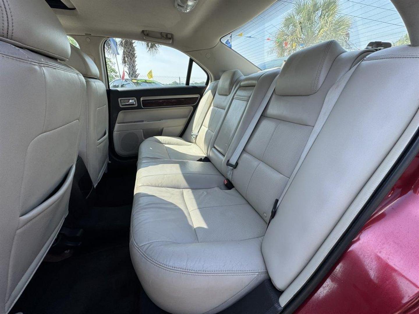 2007 Red /Tan Lincoln MKZ (3LNHM26T17R) with an 3.5l V6 SFI Dohc 24v 3.5l engine, Auto transmission, located at 745 East Steele Rd., West Columbia, SC, 29170, (803) 755-9148, 33.927212, -81.148483 - Photo#20
