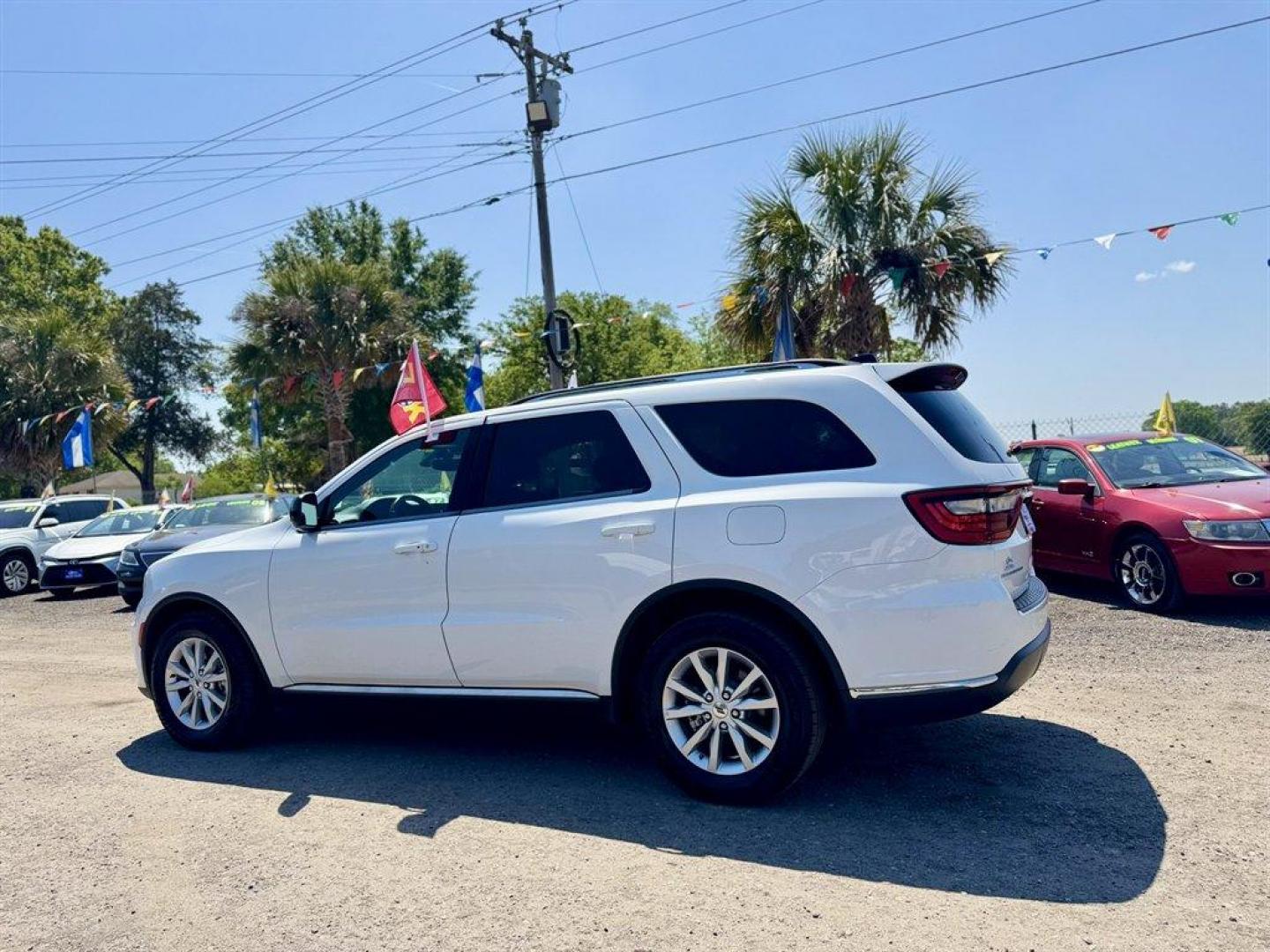 2023 White /Black Dodge Durango (1C4RDHAG9PC) with an 3.6l V6 Smpi Dohc VVT 3.6 engine, Automatic transmission, located at 745 East Steele Rd., West Columbia, SC, 29170, (803) 755-9148, 33.927212, -81.148483 - Photo#5