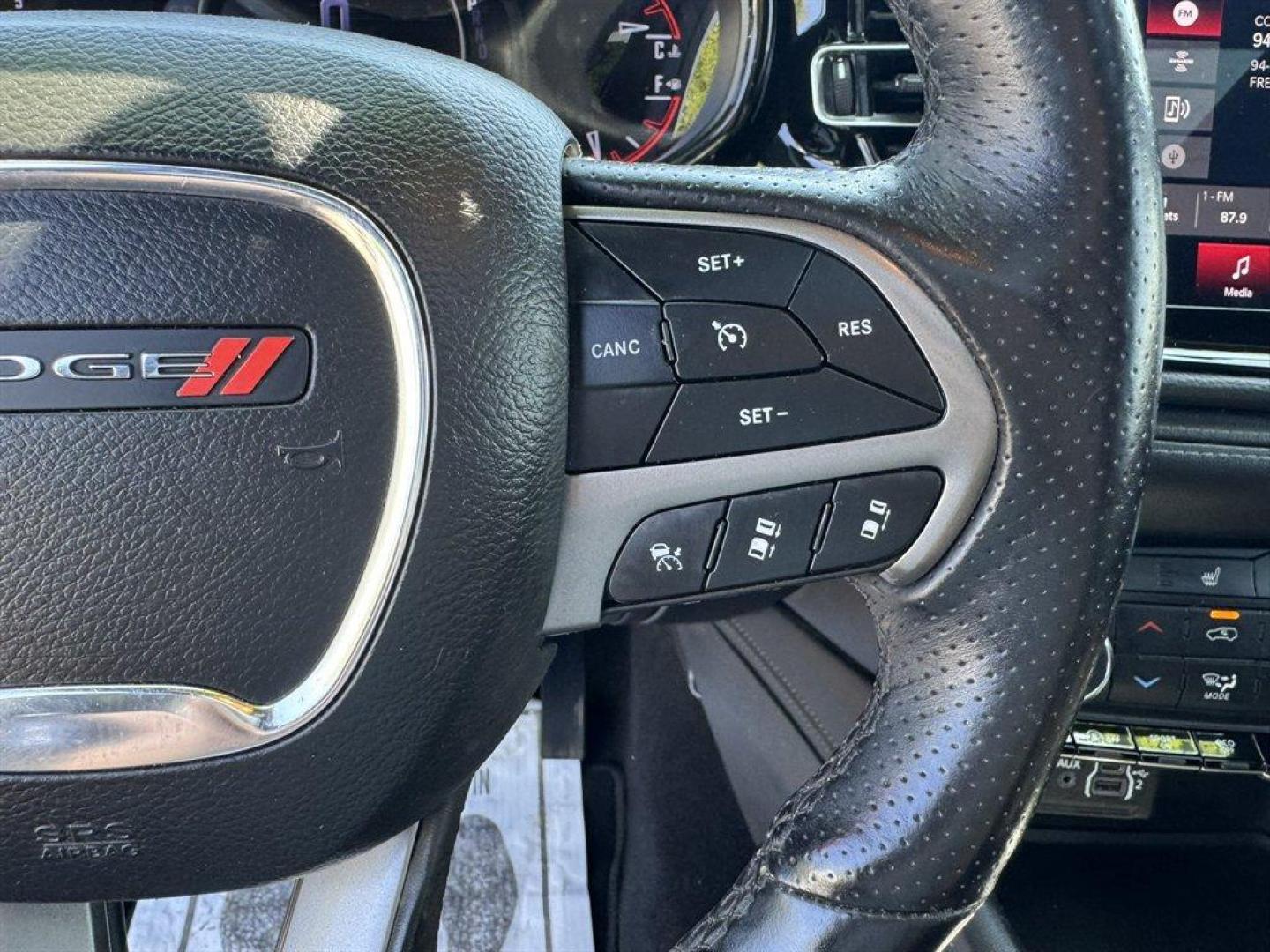 2023 White /Black Dodge Durango (1C4RDHAG9PC) with an 3.6l V6 Smpi Dohc VVT 3.6 engine, Automatic transmission, located at 745 East Steele Rd., West Columbia, SC, 29170, (803) 755-9148, 33.927212, -81.148483 - Photo#9