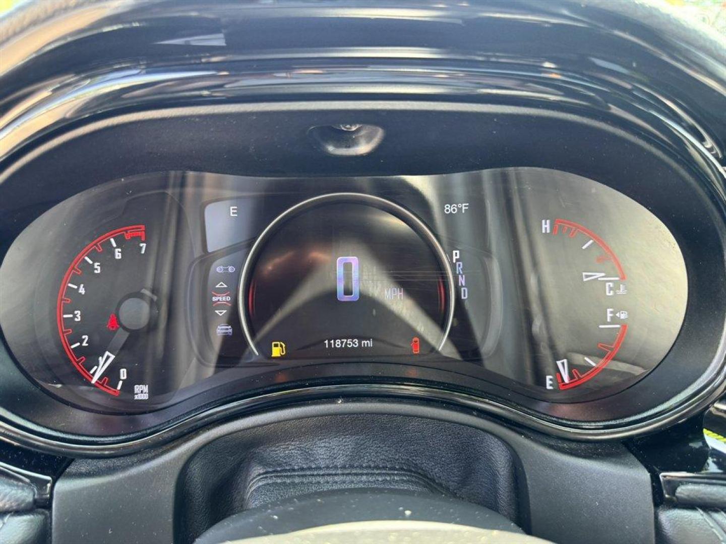 2023 White /Black Dodge Durango (1C4RDHAG9PC) with an 3.6l V6 Smpi Dohc VVT 3.6 engine, Automatic transmission, located at 745 East Steele Rd., West Columbia, SC, 29170, (803) 755-9148, 33.927212, -81.148483 - Photo#10