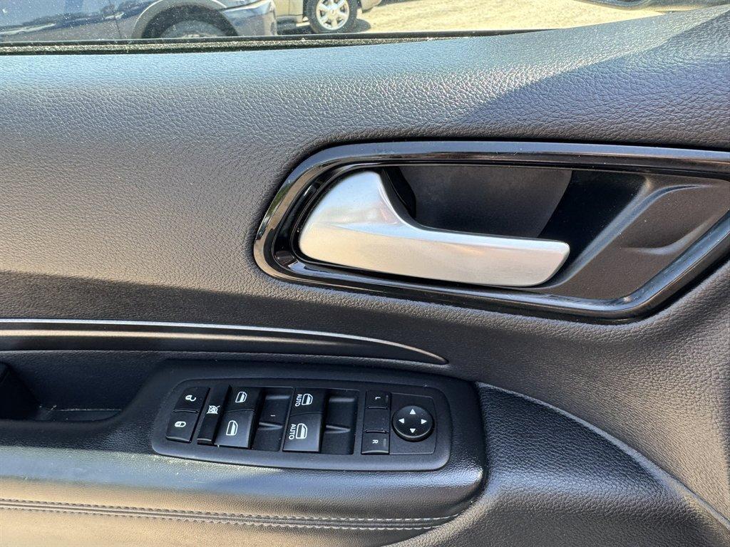 2023 White /Black Dodge Durango (1C4RDHAG9PC) with an 3.6l V6 Smpi Dohc VVT 3.6 engine, Automatic transmission, located at 745 East Steele Rd., West Columbia, SC, 29170, (803) 755-9148, 33.927212, -81.148483 - Photo#20