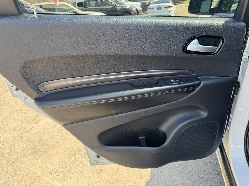 2023 White /Black Dodge Durango (1C4RDHAG9PC) with an 3.6l V6 Smpi Dohc VVT 3.6 engine, Automatic transmission, located at 745 East Steele Rd., West Columbia, SC, 29170, (803) 755-9148, 33.927212, -81.148483 - Photo#23