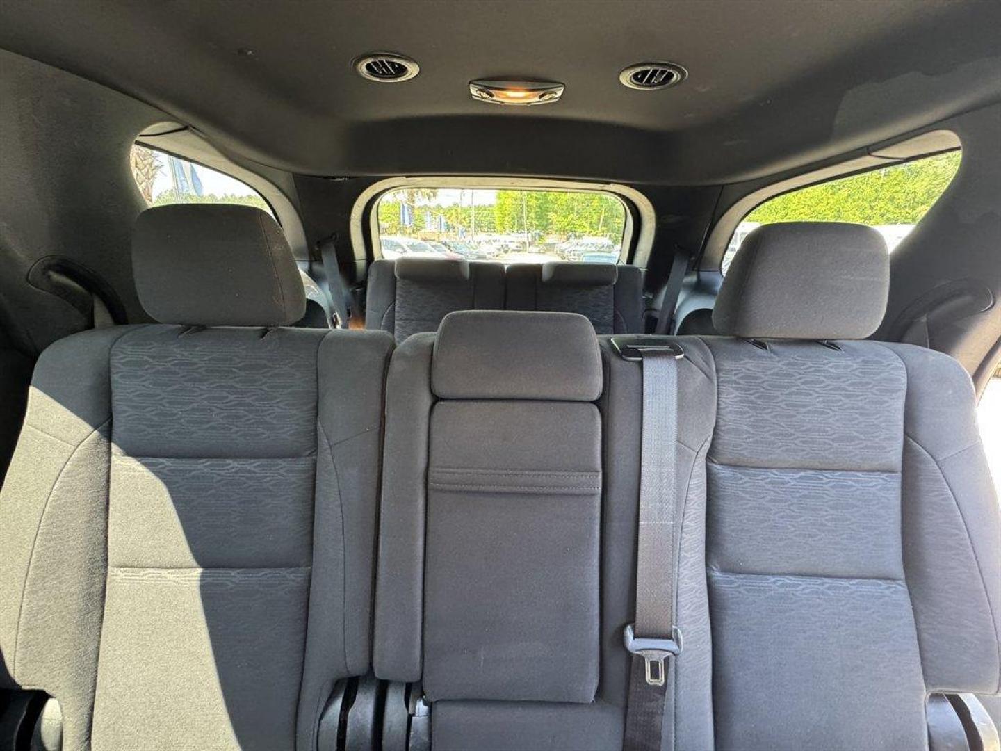 2023 White /Black Dodge Durango (1C4RDHAG9PC) with an 3.6l V6 Smpi Dohc VVT 3.6 engine, Automatic transmission, located at 745 East Steele Rd., West Columbia, SC, 29170, (803) 755-9148, 33.927212, -81.148483 - Photo#25