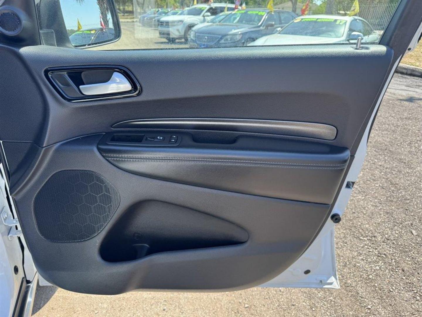 2023 White /Black Dodge Durango (1C4RDHAG9PC) with an 3.6l V6 Smpi Dohc VVT 3.6 engine, Automatic transmission, located at 745 East Steele Rd., West Columbia, SC, 29170, (803) 755-9148, 33.927212, -81.148483 - Photo#28