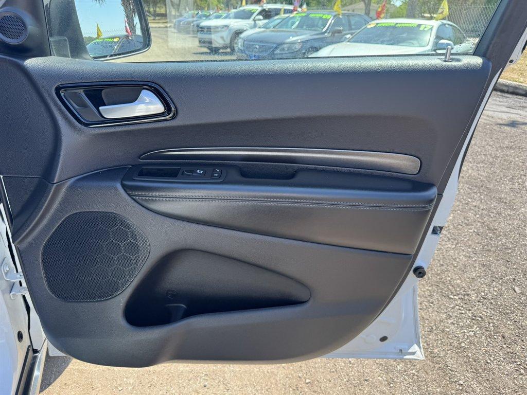 2023 White /Black Dodge Durango (1C4RDHAG9PC) with an 3.6l V6 Smpi Dohc VVT 3.6 engine, Automatic transmission, located at 745 East Steele Rd., West Columbia, SC, 29170, (803) 755-9148, 33.927212, -81.148483 - Photo#28