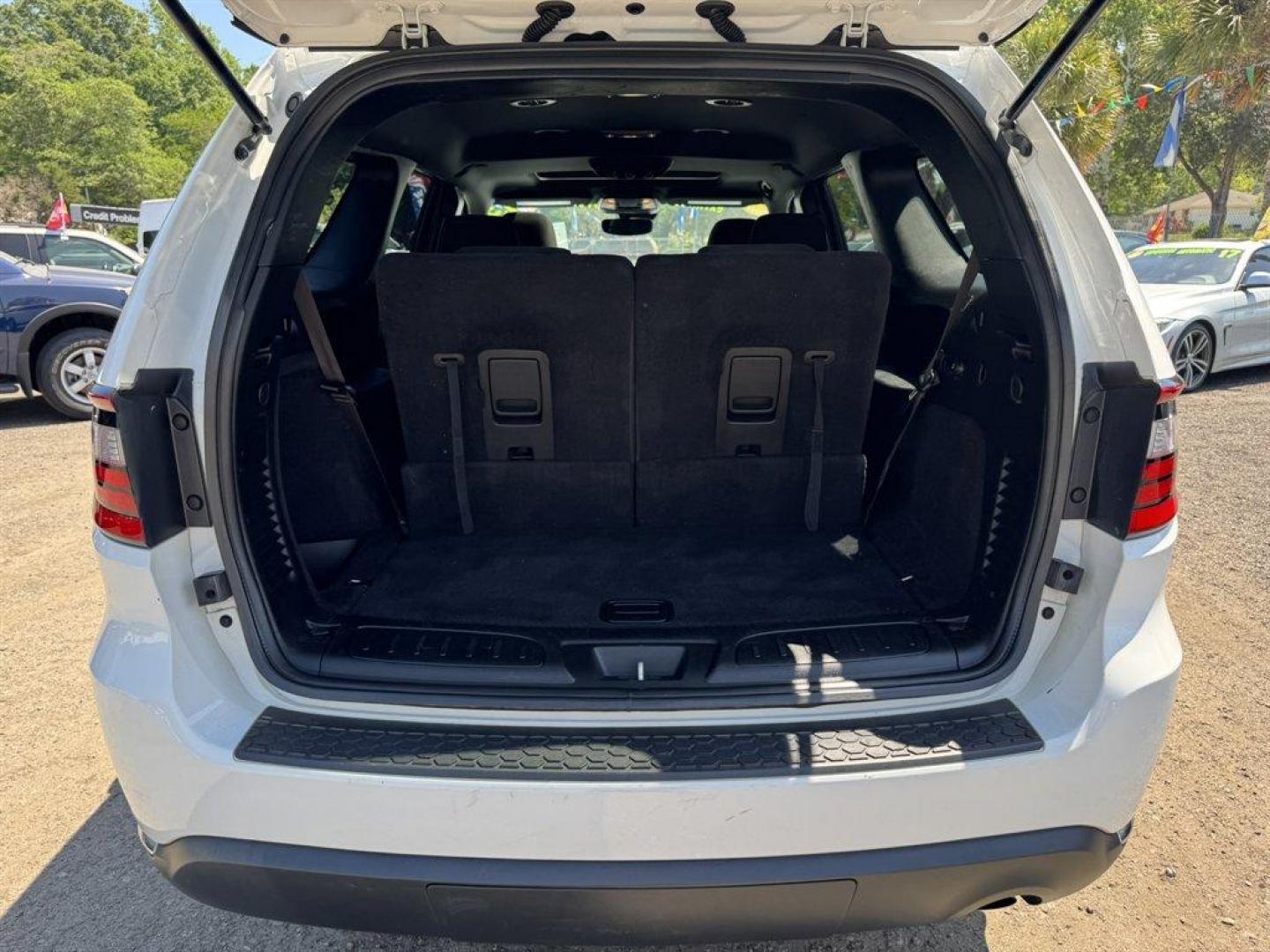 2023 White /Black Dodge Durango (1C4RDHAG9PC) with an 3.6l V6 Smpi Dohc VVT 3.6 engine, Automatic transmission, located at 745 East Steele Rd., West Columbia, SC, 29170, (803) 755-9148, 33.927212, -81.148483 - Photo#30