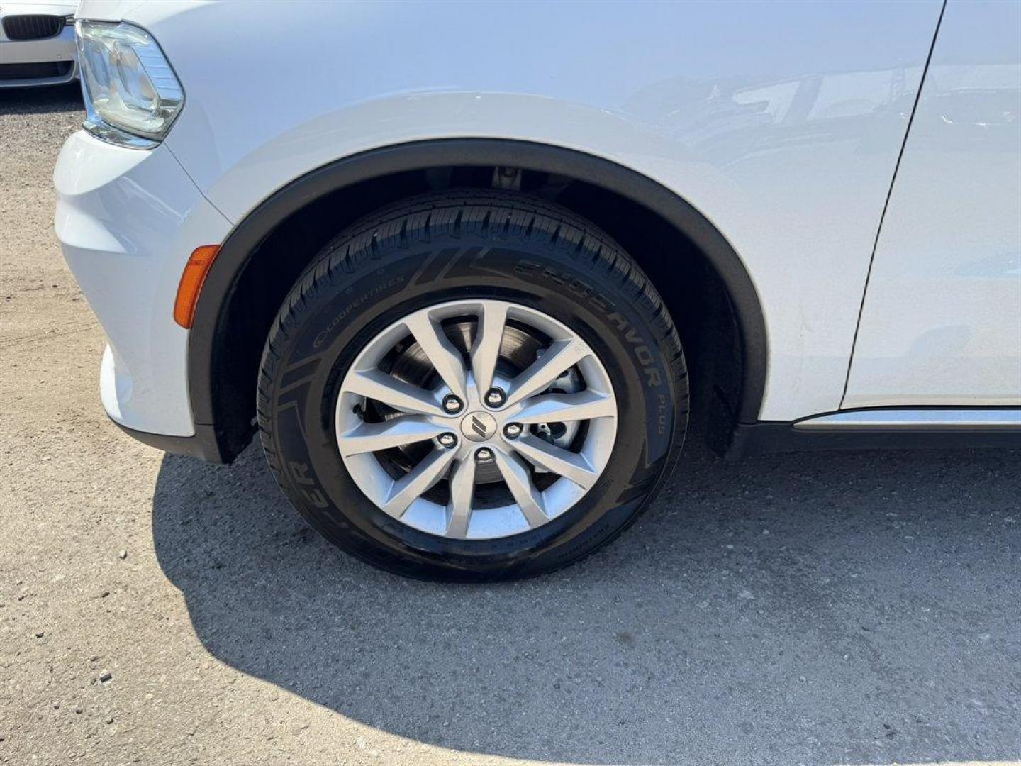 2023 White /Black Dodge Durango (1C4RDHAG9PC) with an 3.6l V6 Smpi Dohc VVT 3.6 engine, Automatic transmission, located at 745 East Steele Rd., West Columbia, SC, 29170, (803) 755-9148, 33.927212, -81.148483 - Photo#34