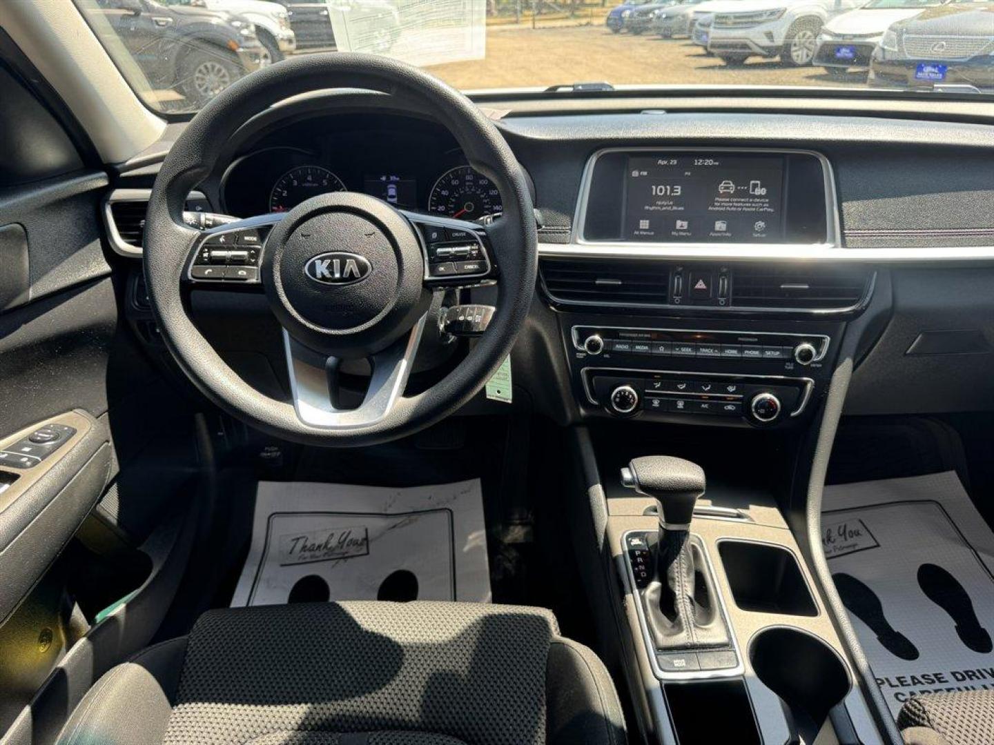 2020 White /Black Kia Optima (5XXGT4L3XLG) with an 2.4l I-4 DI Dohc 2.4l engine, Automatic transmission, located at 745 East Steele Rd., West Columbia, SC, 29170, (803) 755-9148, 33.927212, -81.148483 - Photo#6