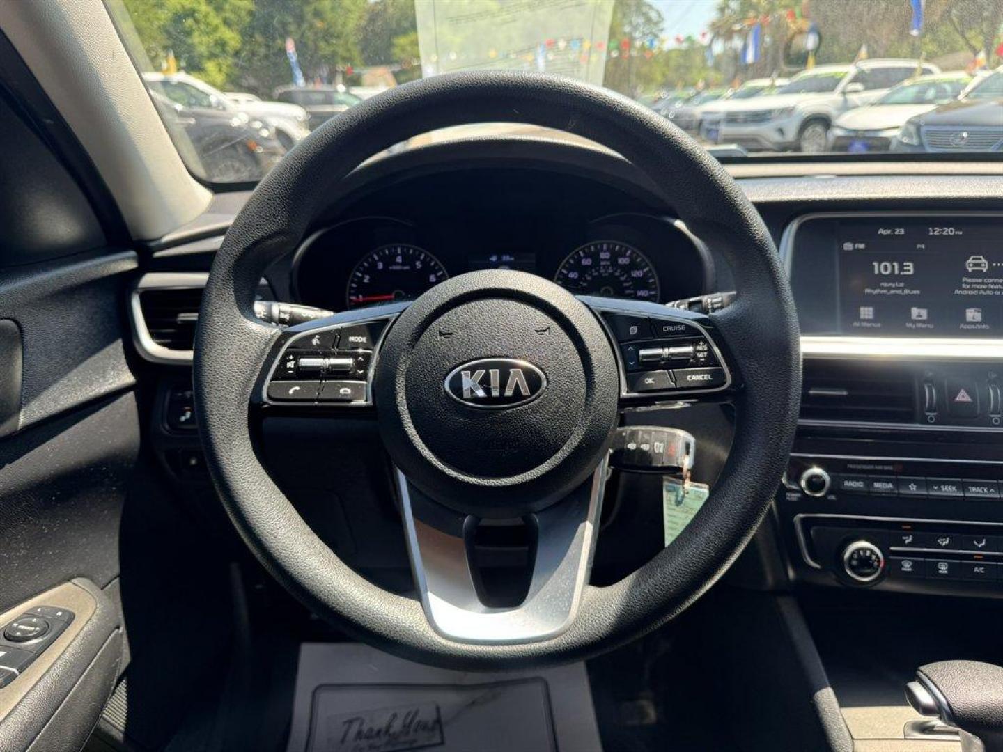 2020 White /Black Kia Optima (5XXGT4L3XLG) with an 2.4l I-4 DI Dohc 2.4l engine, Automatic transmission, located at 745 East Steele Rd., West Columbia, SC, 29170, (803) 755-9148, 33.927212, -81.148483 - Photo#7