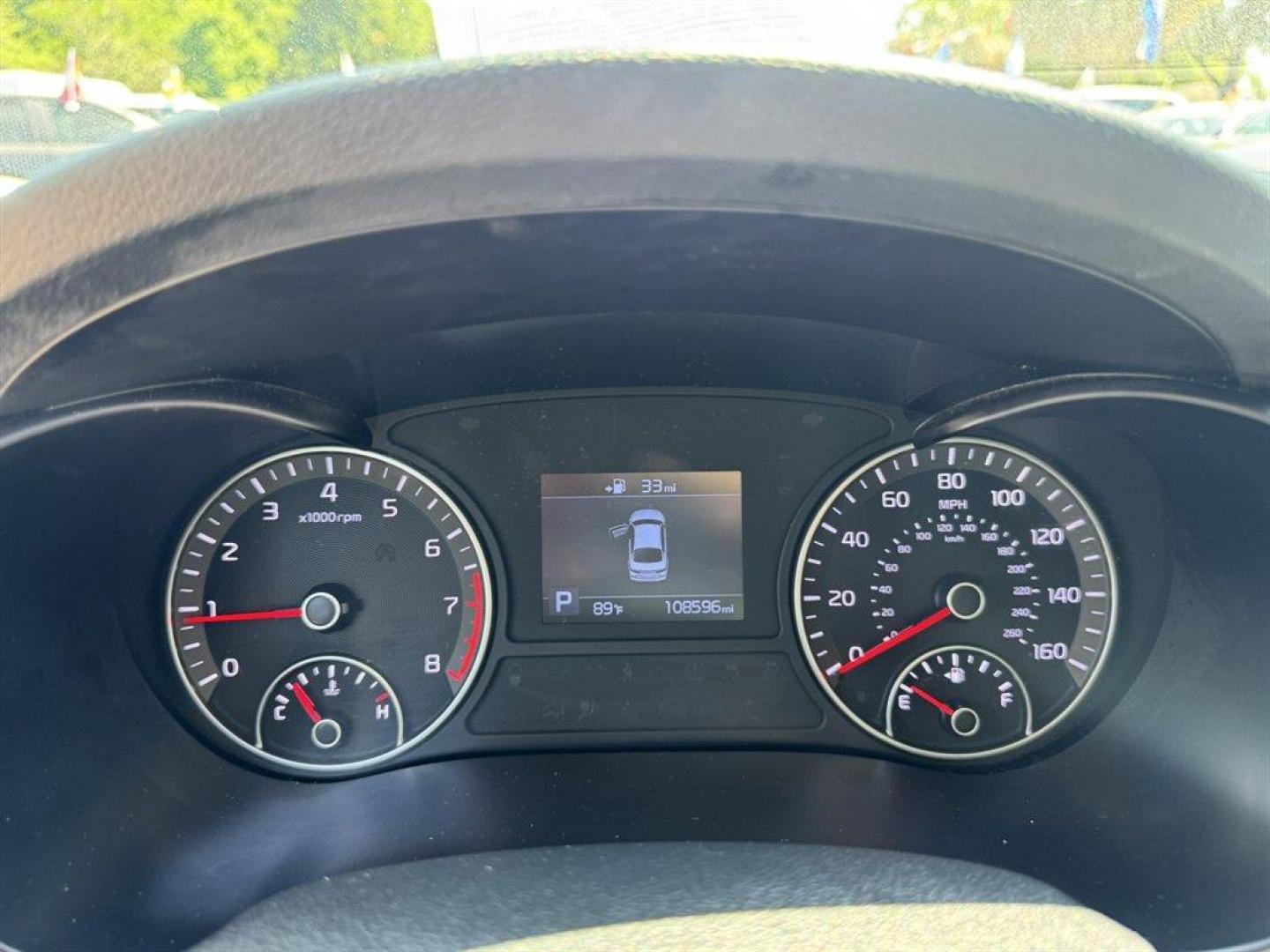 2020 White /Black Kia Optima (5XXGT4L3XLG) with an 2.4l I-4 DI Dohc 2.4l engine, Automatic transmission, located at 745 East Steele Rd., West Columbia, SC, 29170, (803) 755-9148, 33.927212, -81.148483 - Photo#10