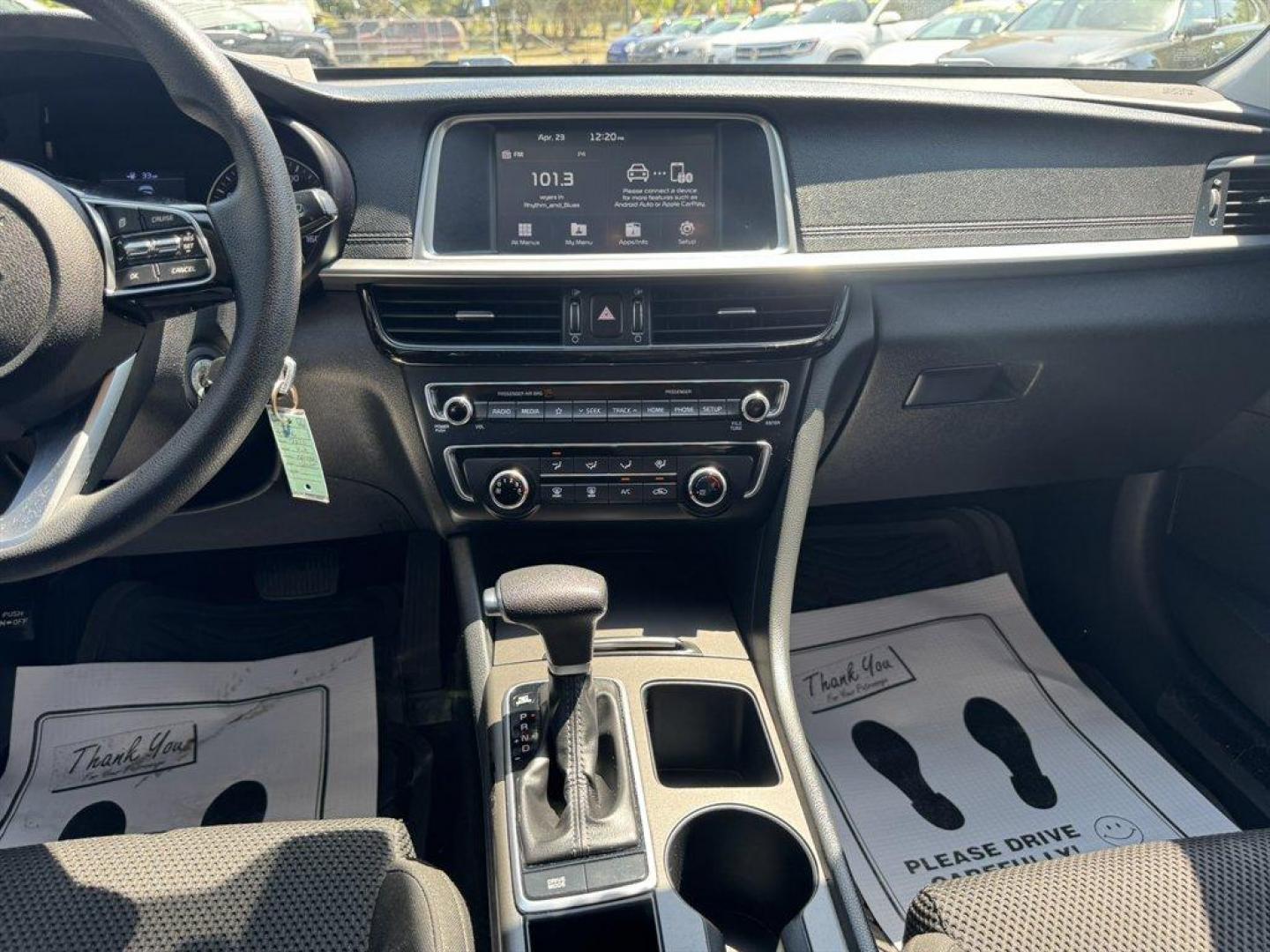 2020 White /Black Kia Optima (5XXGT4L3XLG) with an 2.4l I-4 DI Dohc 2.4l engine, Automatic transmission, located at 745 East Steele Rd., West Columbia, SC, 29170, (803) 755-9148, 33.927212, -81.148483 - Photo#11