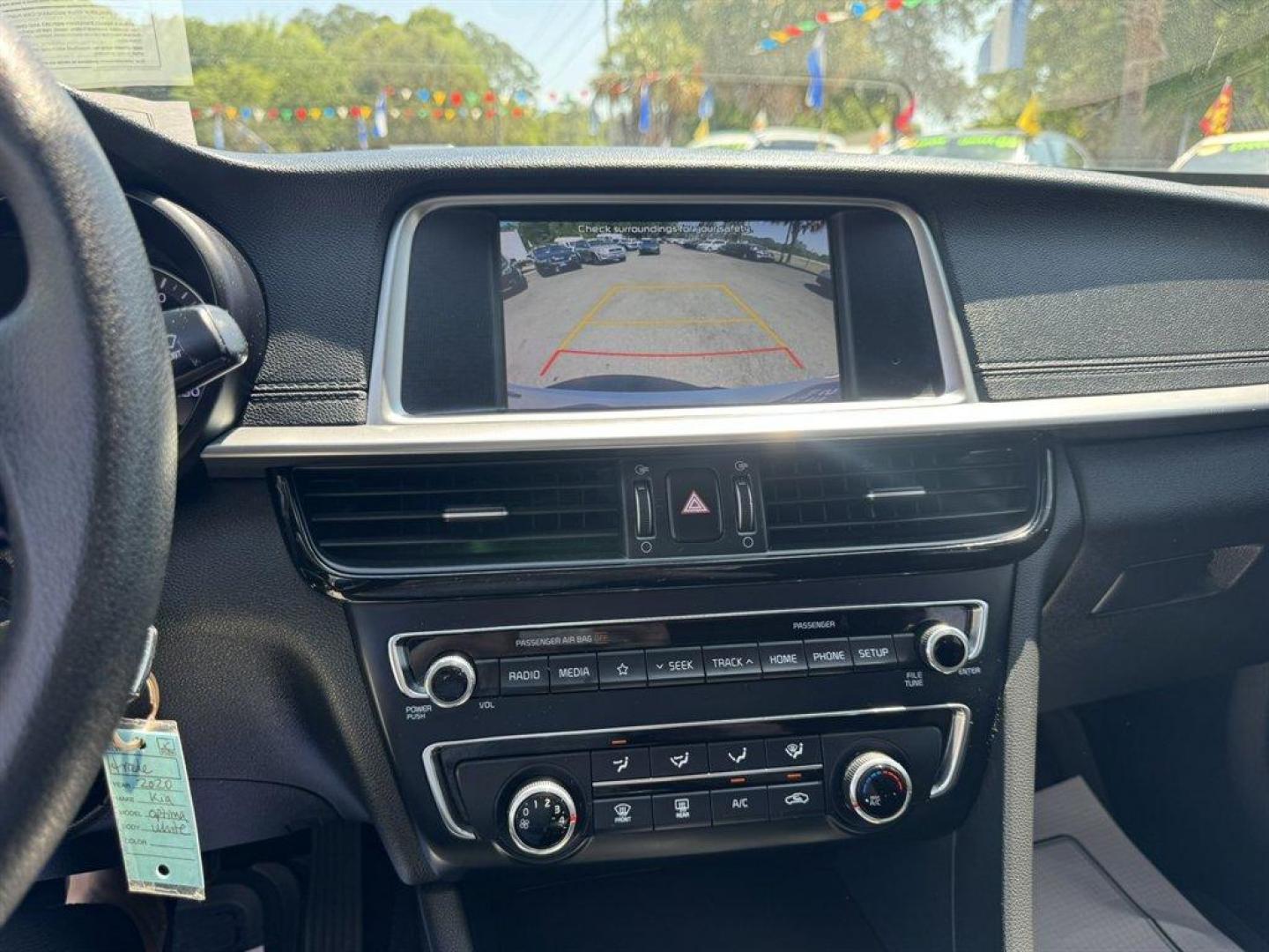 2020 White /Black Kia Optima (5XXGT4L3XLG) with an 2.4l I-4 DI Dohc 2.4l engine, Automatic transmission, located at 745 East Steele Rd., West Columbia, SC, 29170, (803) 755-9148, 33.927212, -81.148483 - Photo#13