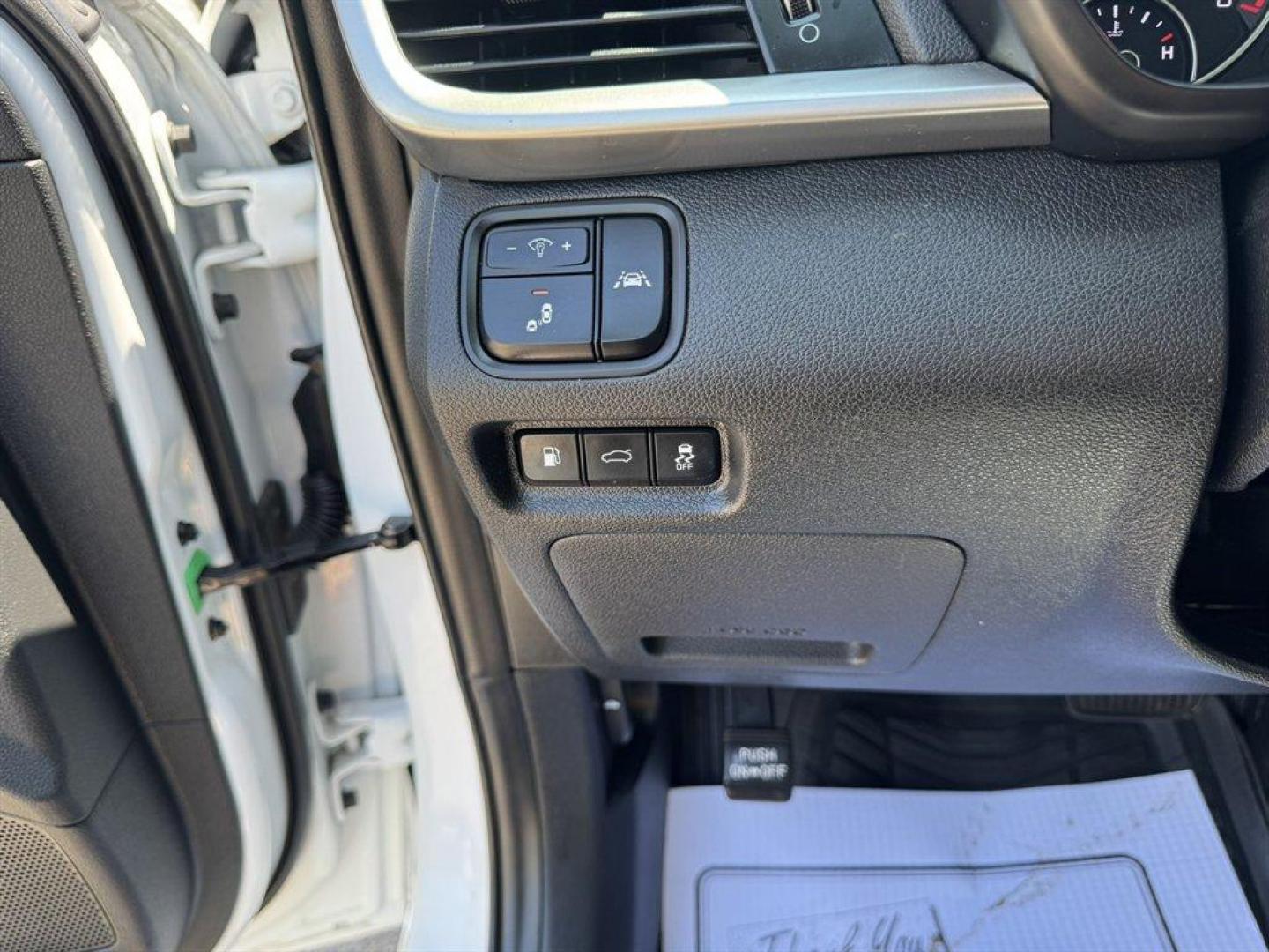 2020 White /Black Kia Optima (5XXGT4L3XLG) with an 2.4l I-4 DI Dohc 2.4l engine, Automatic transmission, located at 745 East Steele Rd., West Columbia, SC, 29170, (803) 755-9148, 33.927212, -81.148483 - Photo#15