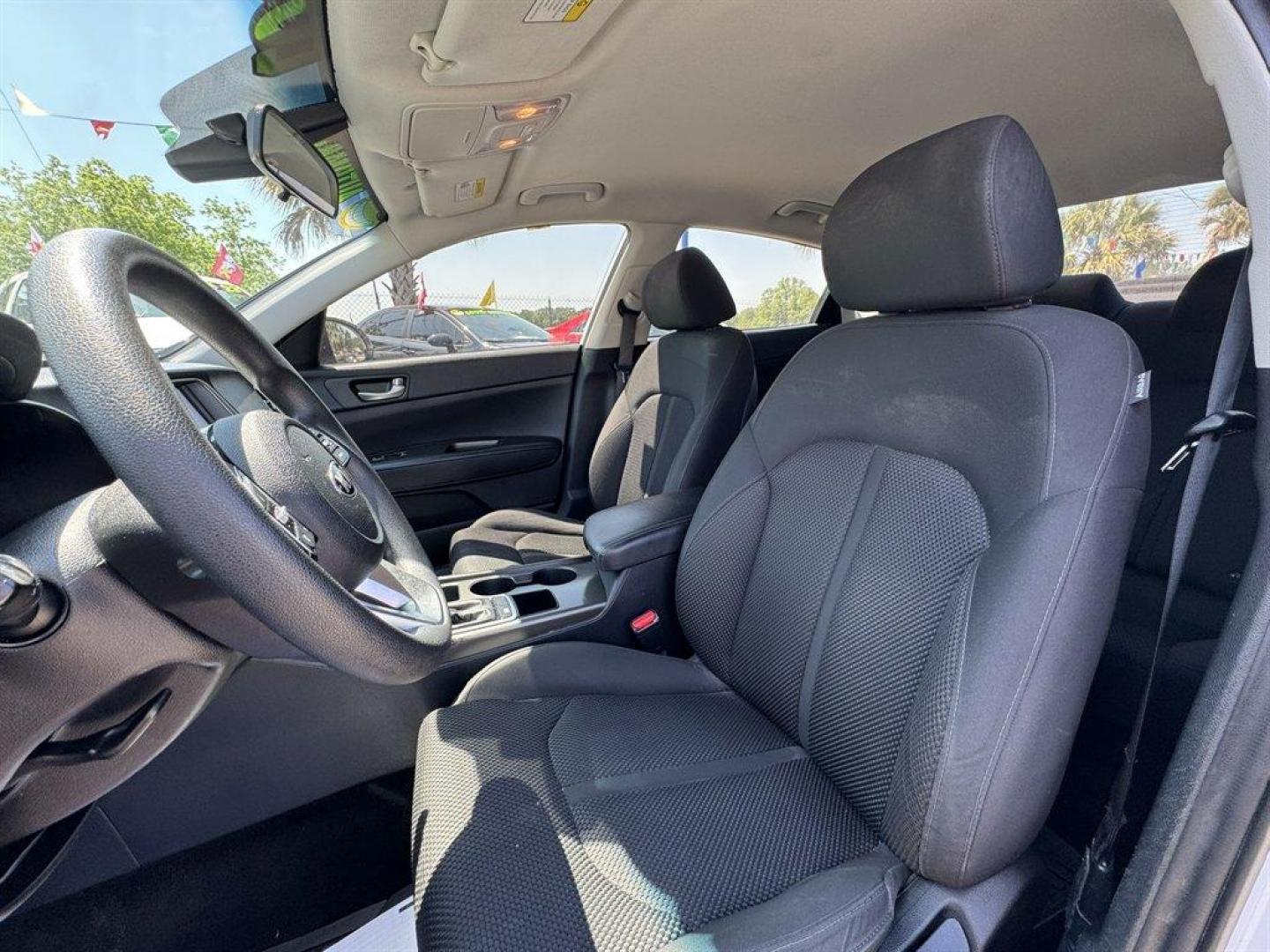 2020 White /Black Kia Optima (5XXGT4L3XLG) with an 2.4l I-4 DI Dohc 2.4l engine, Automatic transmission, located at 745 East Steele Rd., West Columbia, SC, 29170, (803) 755-9148, 33.927212, -81.148483 - Photo#18