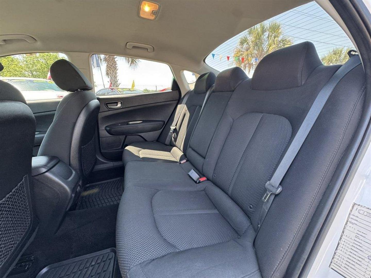 2020 White /Black Kia Optima (5XXGT4L3XLG) with an 2.4l I-4 DI Dohc 2.4l engine, Automatic transmission, located at 745 East Steele Rd., West Columbia, SC, 29170, (803) 755-9148, 33.927212, -81.148483 - Photo#20
