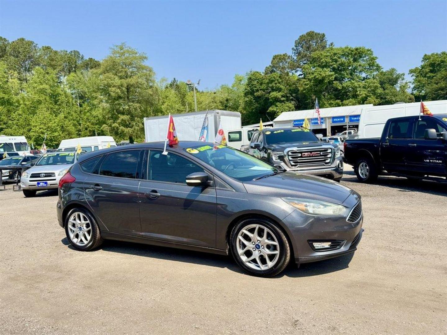 2015 Grey /Black Ford Focus (1FADP3K27FL) with an 2.0l I-4 DI TI-VCT 2.0l engine, Automatic transmission, located at 745 East Steele Rd., West Columbia, SC, 29170, (803) 755-9148, 33.927212, -81.148483 - Photo#2