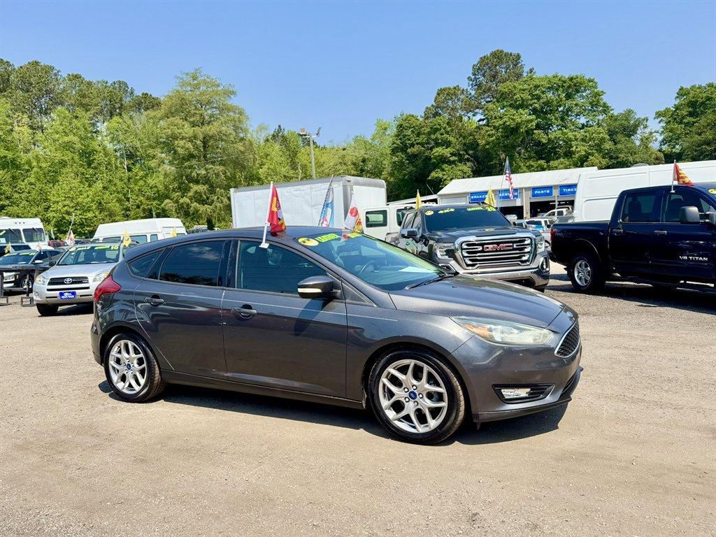 2015 Grey /Black Ford Focus (1FADP3K27FL) with an 2.0l I-4 DI TI-VCT 2.0l engine, Automatic transmission, located at 745 East Steele Rd., West Columbia, SC, 29170, (803) 755-9148, 33.927212, -81.148483 - Photo#2