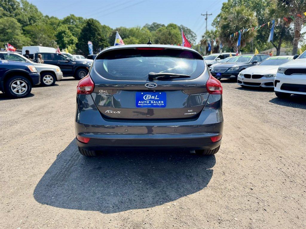 2015 Grey /Black Ford Focus (1FADP3K27FL) with an 2.0l I-4 DI TI-VCT 2.0l engine, Automatic transmission, located at 745 East Steele Rd., West Columbia, SC, 29170, (803) 755-9148, 33.927212, -81.148483 - Photo#4