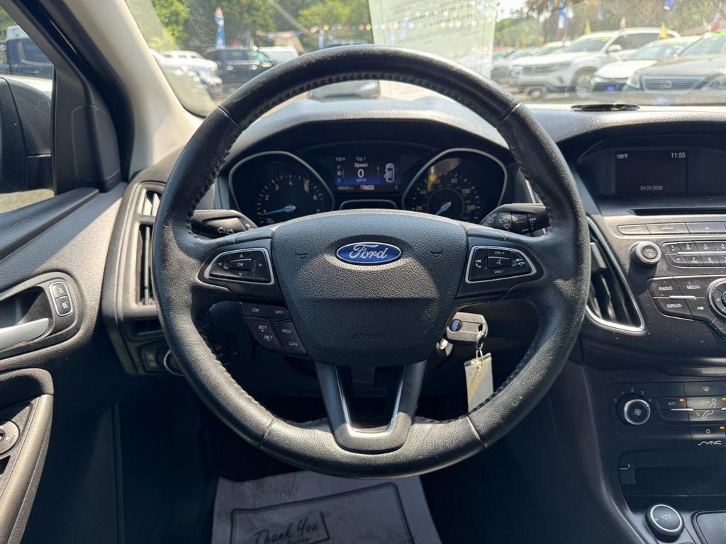 2015 Grey /Black Ford Focus (1FADP3K27FL) with an 2.0l I-4 DI TI-VCT 2.0l engine, Automatic transmission, located at 745 East Steele Rd., West Columbia, SC, 29170, (803) 755-9148, 33.927212, -81.148483 - Photo#7