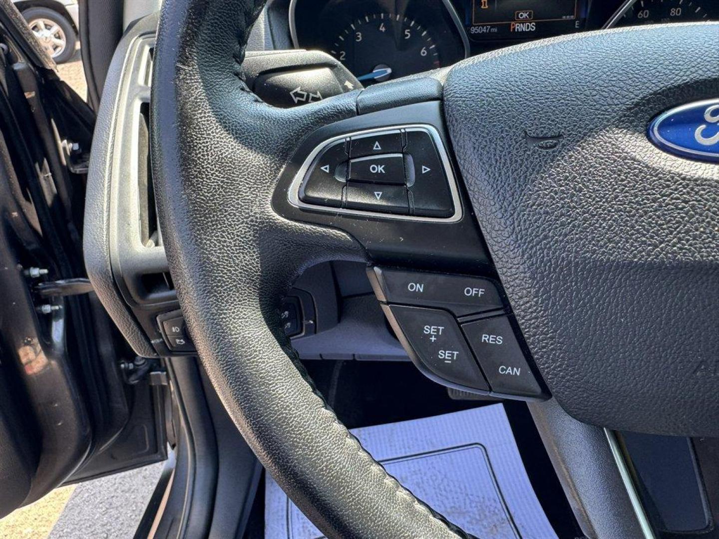 2015 Grey /Black Ford Focus (1FADP3K27FL) with an 2.0l I-4 DI TI-VCT 2.0l engine, Automatic transmission, located at 745 East Steele Rd., West Columbia, SC, 29170, (803) 755-9148, 33.927212, -81.148483 - Photo#8