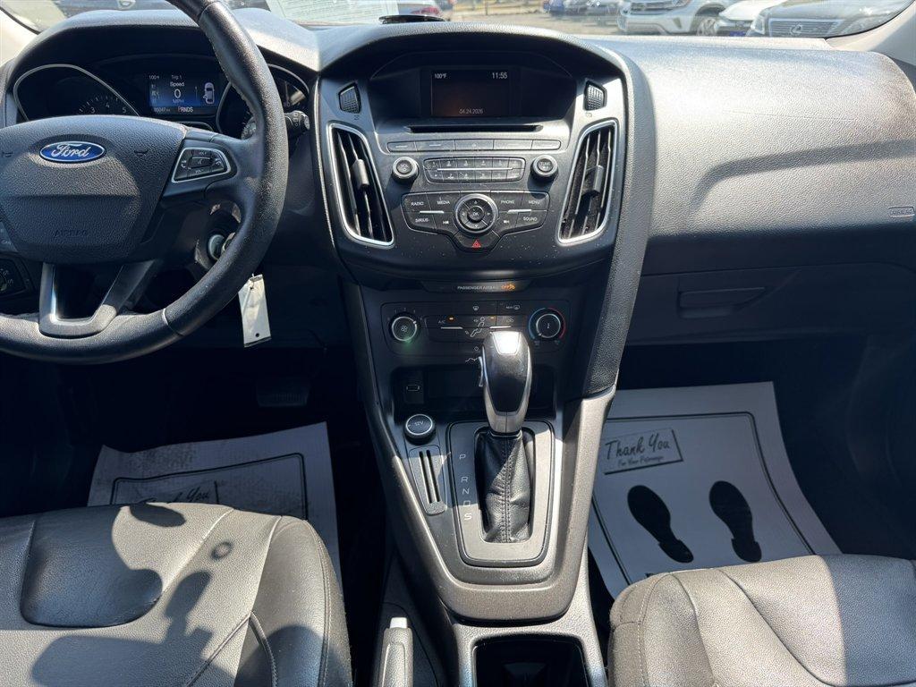 2015 Grey /Black Ford Focus (1FADP3K27FL) with an 2.0l I-4 DI TI-VCT 2.0l engine, Automatic transmission, located at 745 East Steele Rd., West Columbia, SC, 29170, (803) 755-9148, 33.927212, -81.148483 - Photo#11