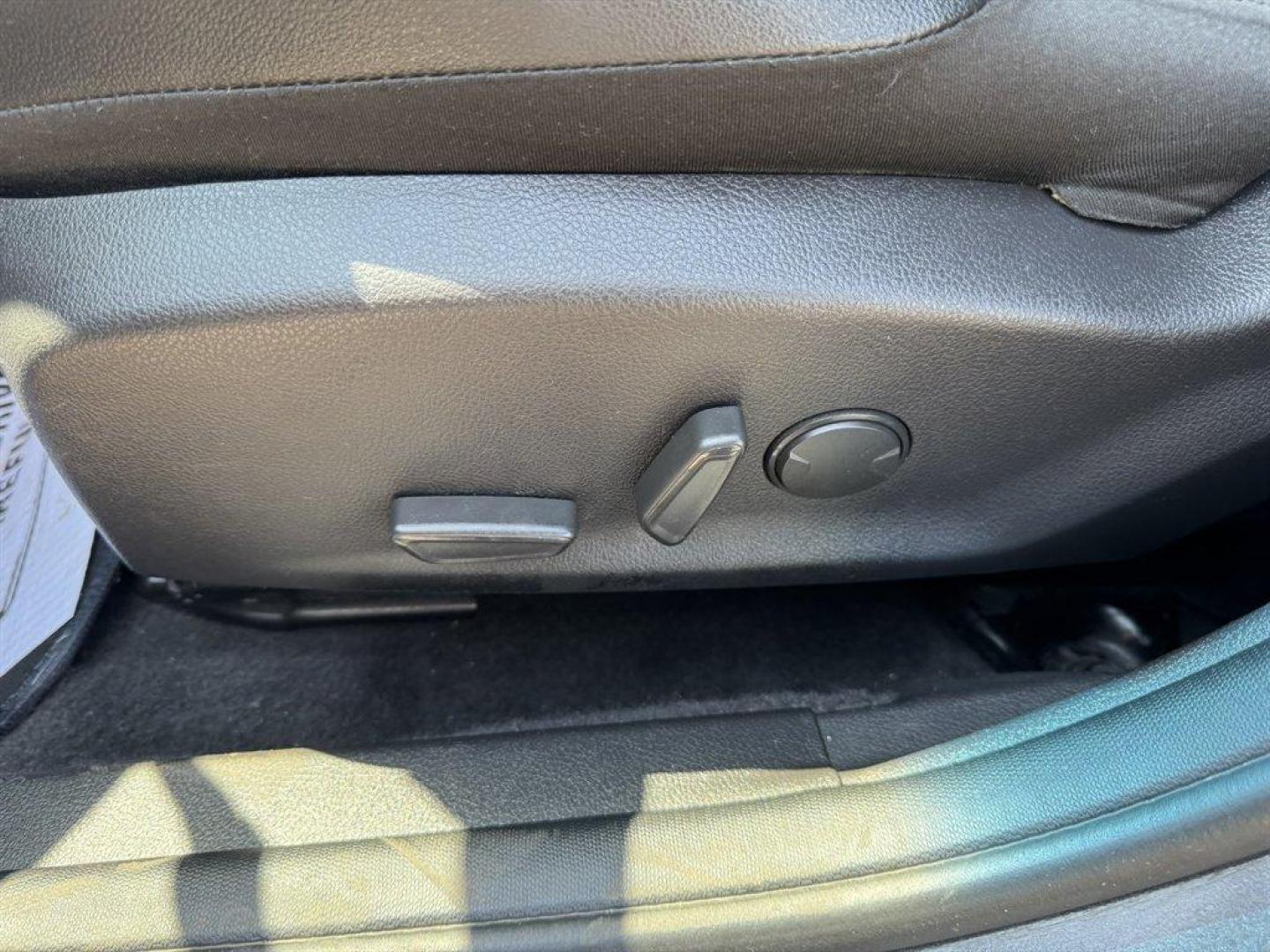 2015 Grey /Black Ford Focus (1FADP3K27FL) with an 2.0l I-4 DI TI-VCT 2.0l engine, Automatic transmission, located at 745 East Steele Rd., West Columbia, SC, 29170, (803) 755-9148, 33.927212, -81.148483 - Photo#21