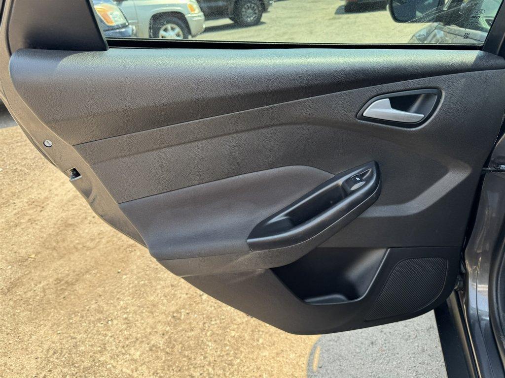 2015 Grey /Black Ford Focus (1FADP3K27FL) with an 2.0l I-4 DI TI-VCT 2.0l engine, Automatic transmission, located at 745 East Steele Rd., West Columbia, SC, 29170, (803) 755-9148, 33.927212, -81.148483 - Photo#22