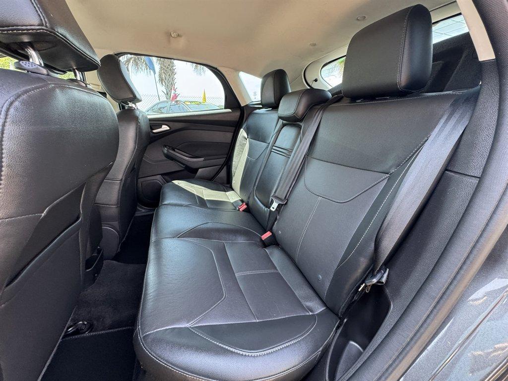 2015 Grey /Black Ford Focus (1FADP3K27FL) with an 2.0l I-4 DI TI-VCT 2.0l engine, Automatic transmission, located at 745 East Steele Rd., West Columbia, SC, 29170, (803) 755-9148, 33.927212, -81.148483 - Photo#23