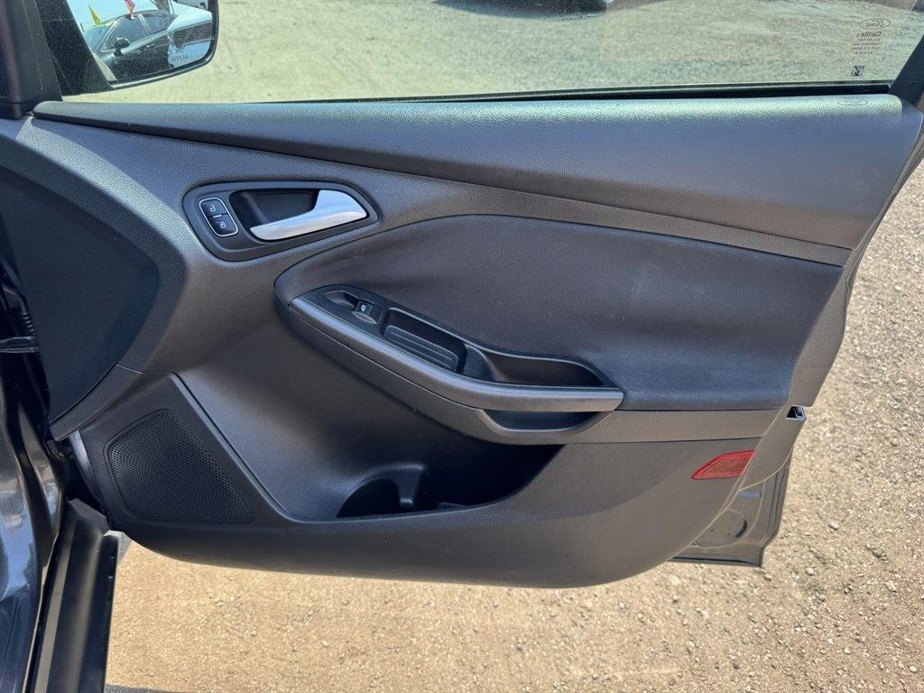 2015 Grey /Black Ford Focus (1FADP3K27FL) with an 2.0l I-4 DI TI-VCT 2.0l engine, Automatic transmission, located at 745 East Steele Rd., West Columbia, SC, 29170, (803) 755-9148, 33.927212, -81.148483 - Photo#26