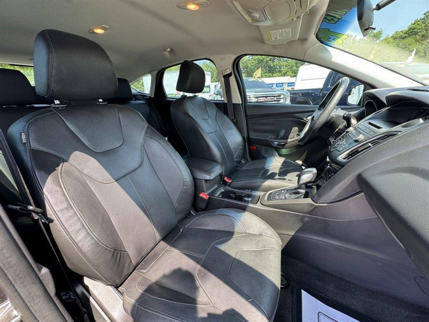 2015 Grey /Black Ford Focus (1FADP3K27FL) with an 2.0l I-4 DI TI-VCT 2.0l engine, Automatic transmission, located at 745 East Steele Rd., West Columbia, SC, 29170, (803) 755-9148, 33.927212, -81.148483 - Photo#27