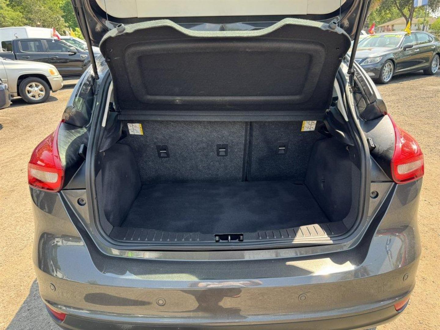 2015 Grey /Black Ford Focus (1FADP3K27FL) with an 2.0l I-4 DI TI-VCT 2.0l engine, Automatic transmission, located at 745 East Steele Rd., West Columbia, SC, 29170, (803) 755-9148, 33.927212, -81.148483 - Photo#28