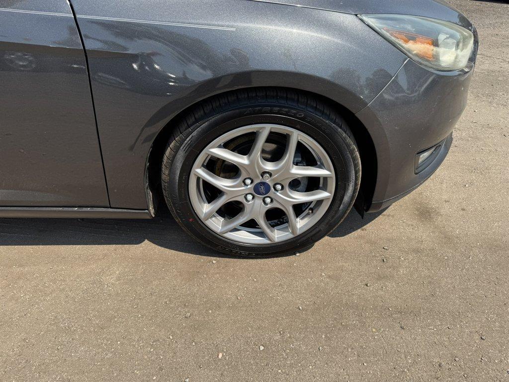 2015 Grey /Black Ford Focus (1FADP3K27FL) with an 2.0l I-4 DI TI-VCT 2.0l engine, Automatic transmission, located at 745 East Steele Rd., West Columbia, SC, 29170, (803) 755-9148, 33.927212, -81.148483 - Photo#30