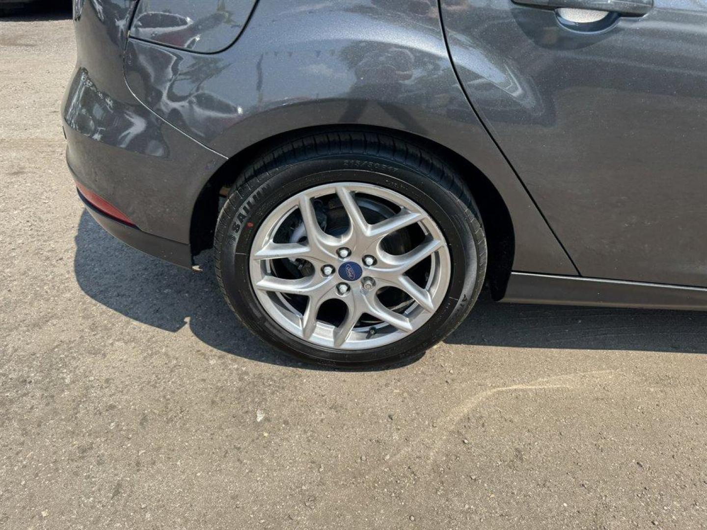 2015 Grey /Black Ford Focus (1FADP3K27FL) with an 2.0l I-4 DI TI-VCT 2.0l engine, Automatic transmission, located at 745 East Steele Rd., West Columbia, SC, 29170, (803) 755-9148, 33.927212, -81.148483 - Photo#31